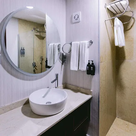 酒店 Ramada By Wyndham 3*