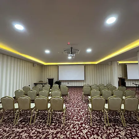 Ramada By Wyndham 3* Çeşme