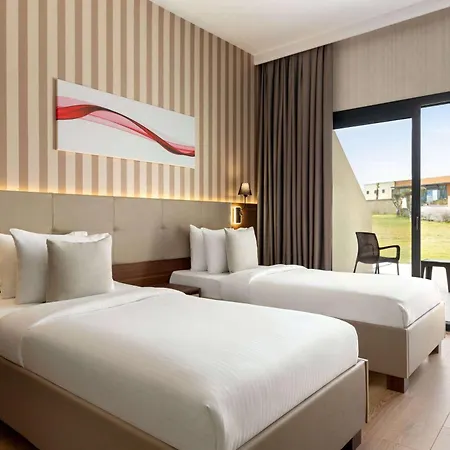 Ramada By Wyndham 3* Çeşme