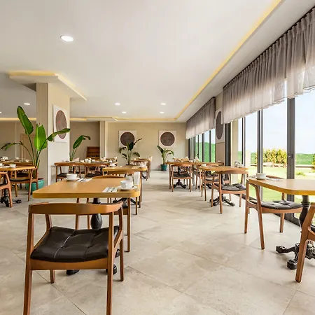 Ramada By Wyndham 3* Çeşme