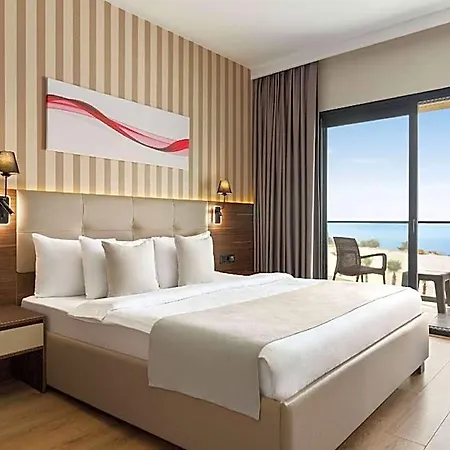Ramada By Wyndham فندق