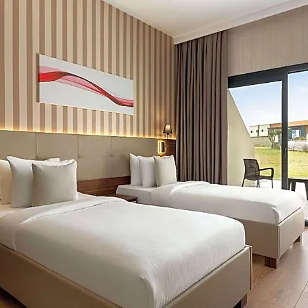 Ramada By Wyndham Отель