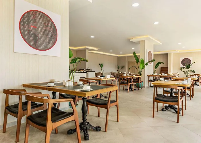 酒店 Ramada By Wyndham 3*